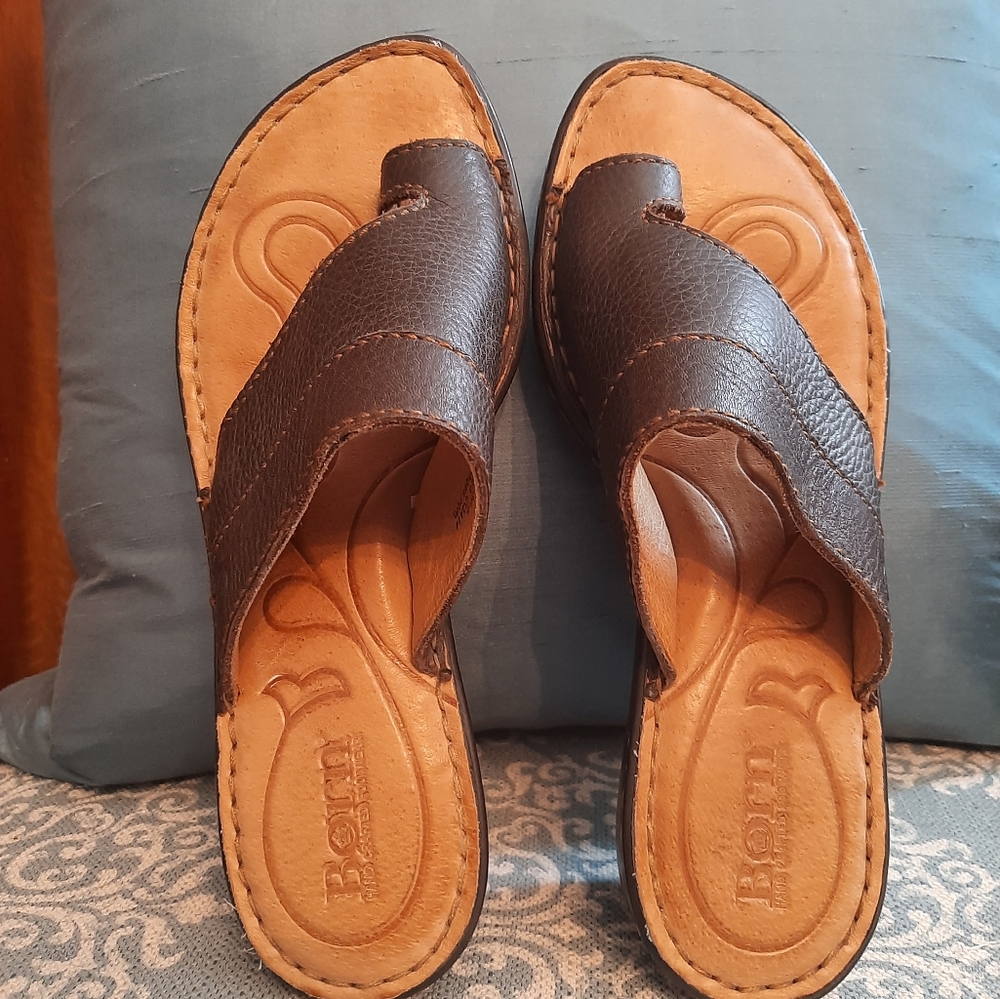 BORN Sandals with toe loop